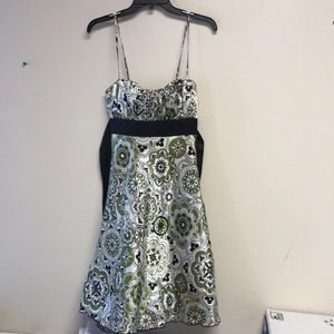 Size 5 green dress🌻